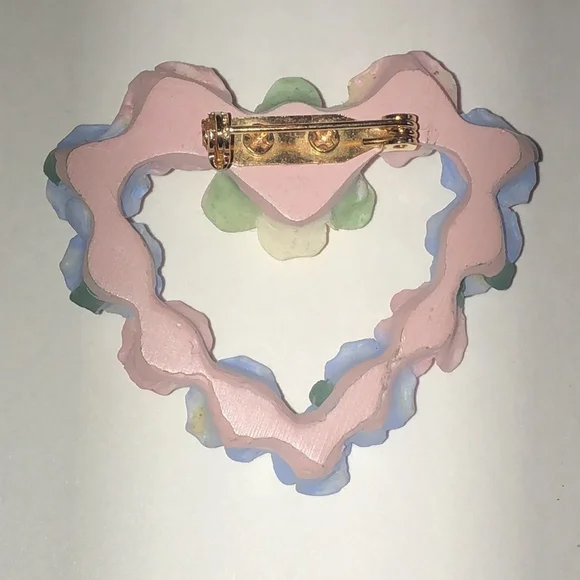 Floral Boho Vintage Heart Brooch with Pastel Roses - Picture 5 of 5